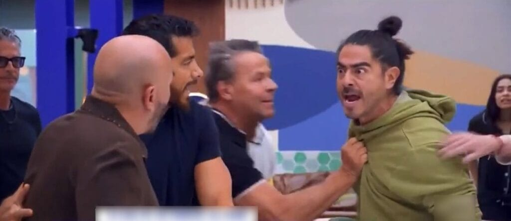 Rey Grupero y Paulo Quevedo protagonizan un altercado que escaló hasta los golpes; Lupillo Rivera también estaría involucrado.