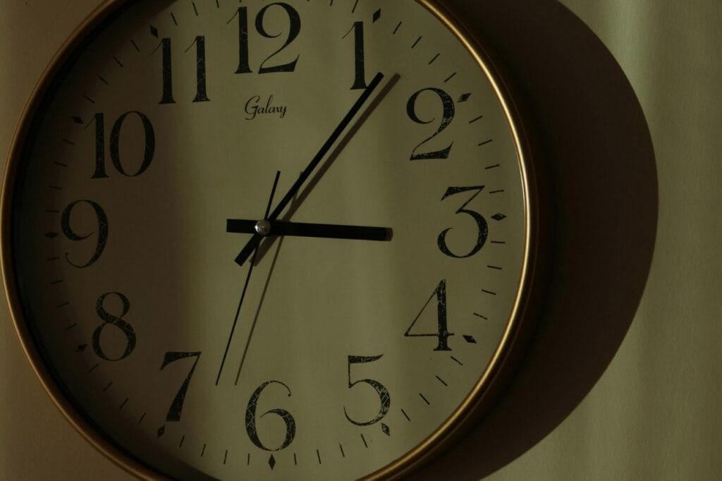 No te confundas con el ajuste de relojes; aquí te decimos cuándo y cómo prepararte