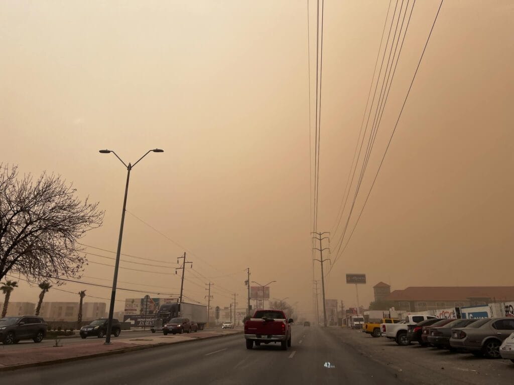 Emiten alerta por fuertes vientos en Ciudad Juárez; ráfagas de hasta 75 km/h