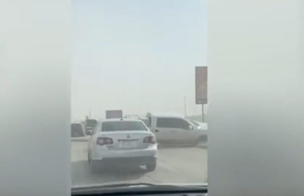 Cierre de vialidad y daños a vehículos tras el incidente
