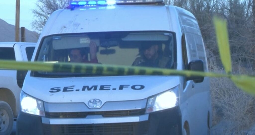 Vecinos alertaron por olores fétidos; la víctima fue localizada desnuda y con huellas de violencia