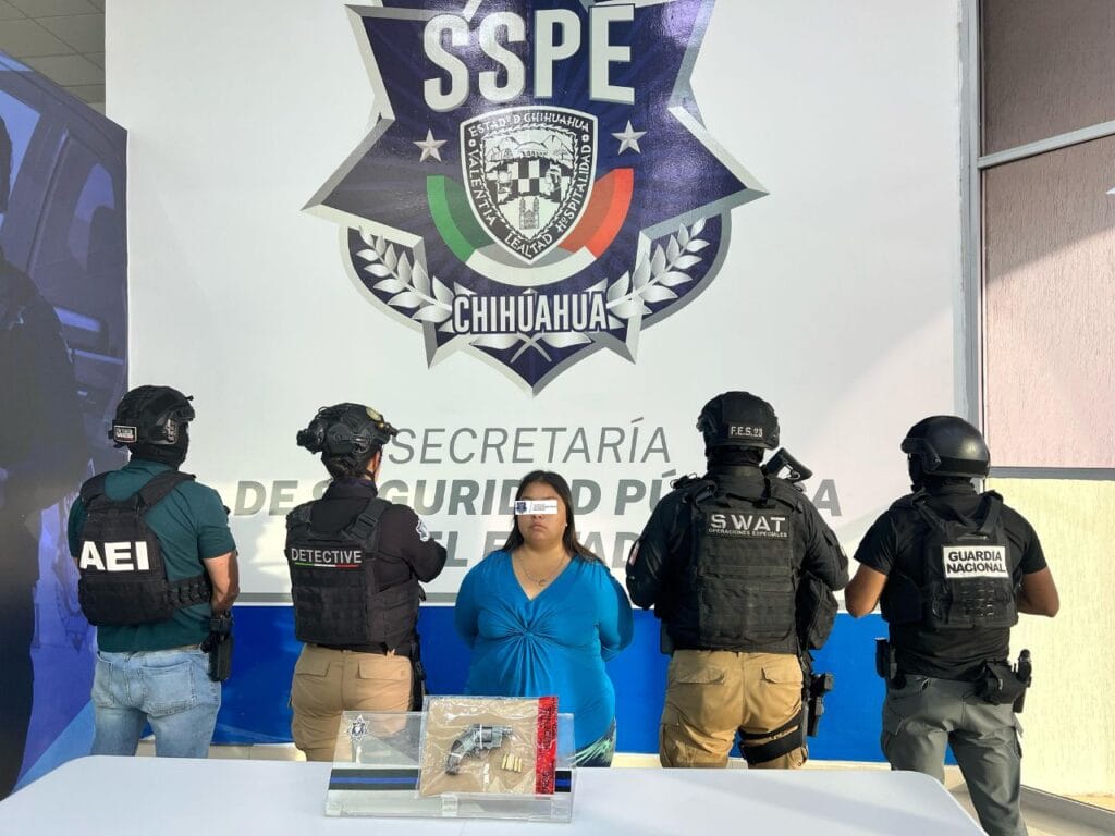 La SSPE informó que la detenida conducía un auto implicado en privaciones de la libertad registradas en marzo; llevaba un arma de fuego calibre .38