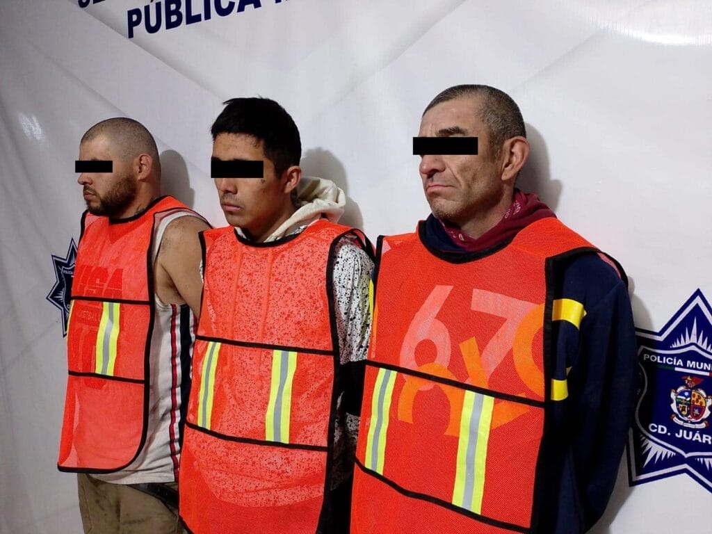 Tres Arrestados por Posesión de Vehículo Robado en Ciudad Juárez Tras Sospechosa Actividad