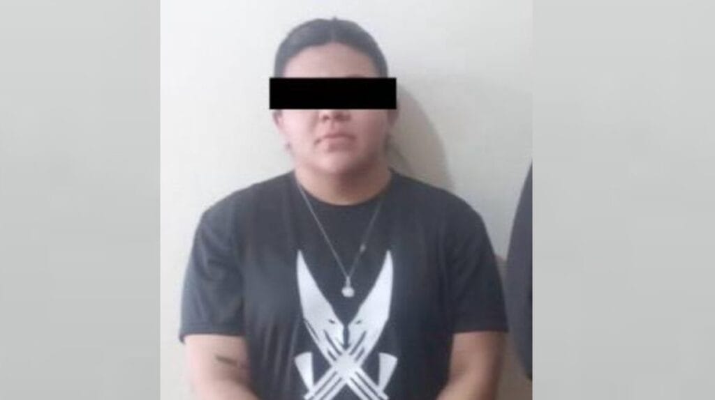 La mujer fue detenida en Ures, Sonora, y enfrenta cargos por corrupción de menores