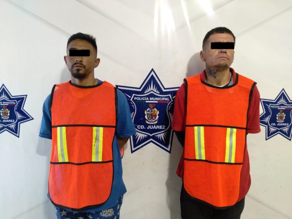 Detienen a dos por robarle papitas a repartidor