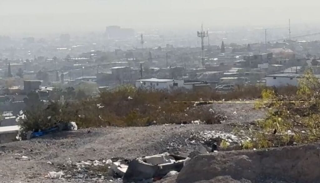 Hallan cuerpos de un hombre y una mujer en barranco frente a kínder en Ciudad Juárez
