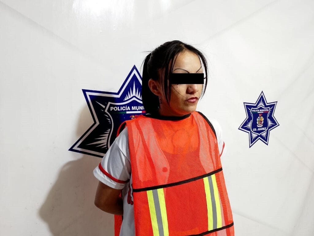 Fue sorprendida causando molestias en la vía pública; portaba el arma fajada a la cintura